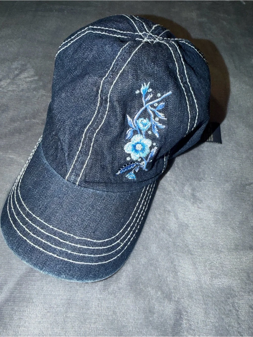 🩵🤍 Embroidered Dark Denim Baseball Cap with Floral Detail